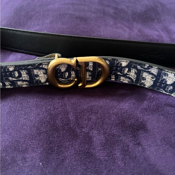 LV M-L or CD S-M UNISEX Fashionable Belt Fits
In excellent condition SEND OFFERS - Picture 10 of 13